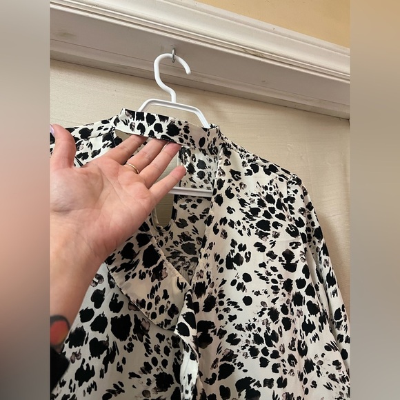 ⚫️ BOGO Jack by BB Dakota Black and White Animal Print Blouse size small - Picture 2 of 9